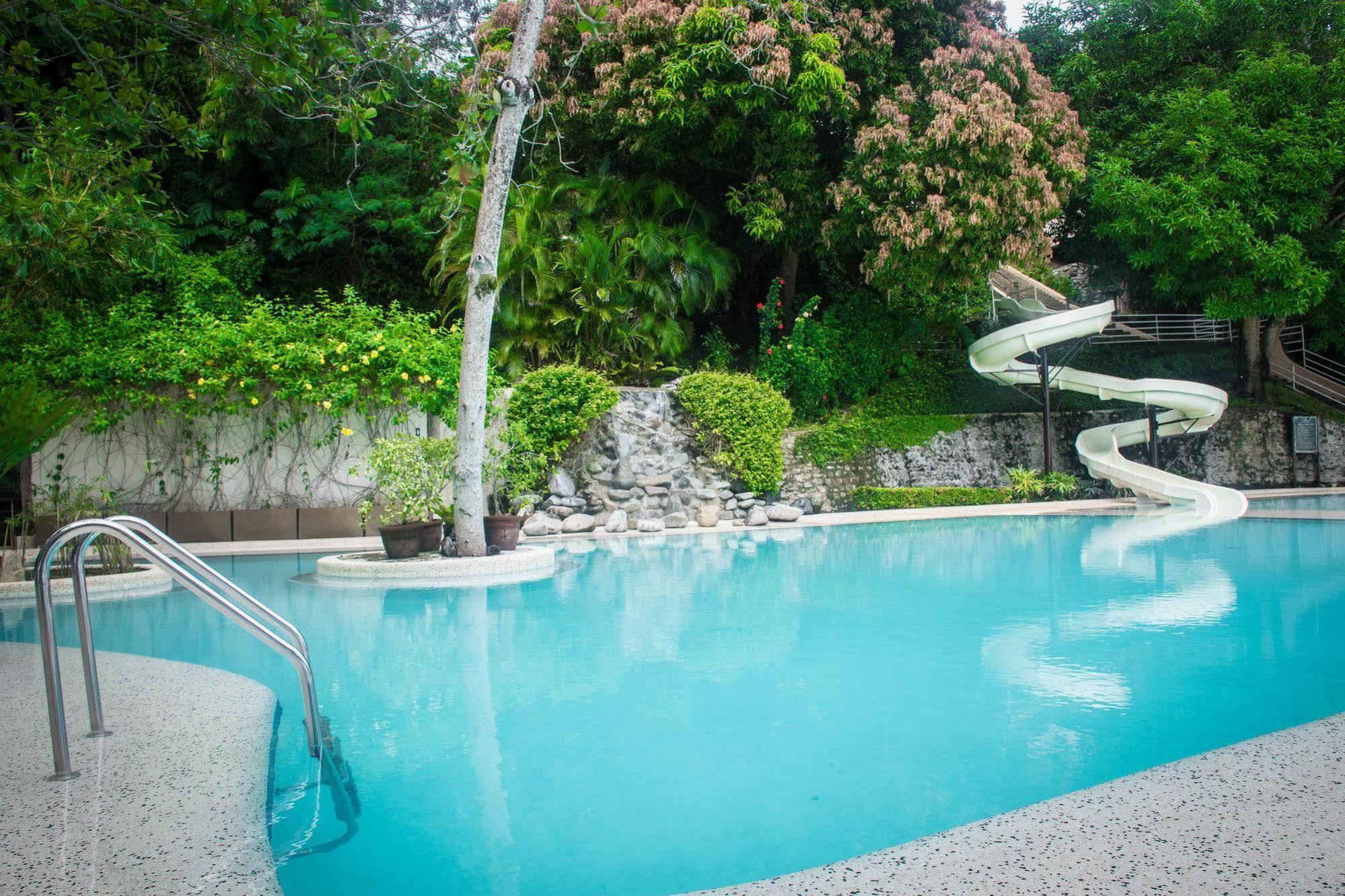 Almont Beach Resort Surigao Exterior foto