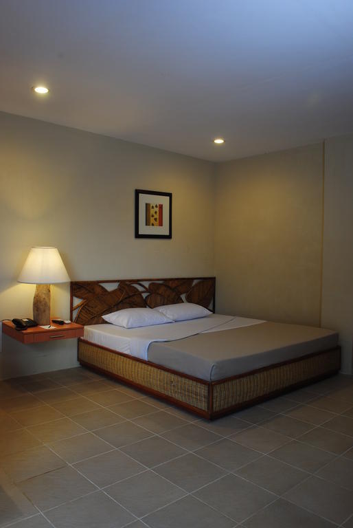 Almont Beach Resort Surigao Habitación foto
